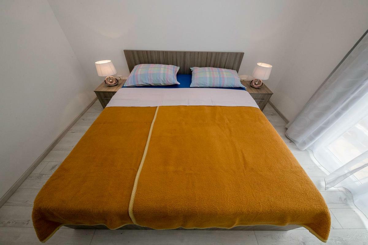 Apartman Jasmina Banjol Exterior photo