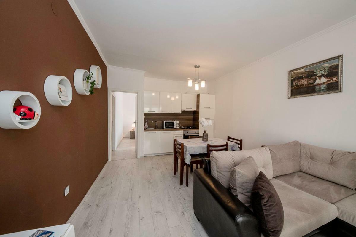 Apartman Jasmina Banjol Exterior photo
