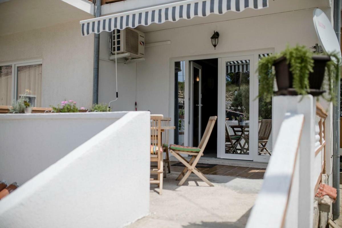 Apartman Jasmina Banjol Exterior photo