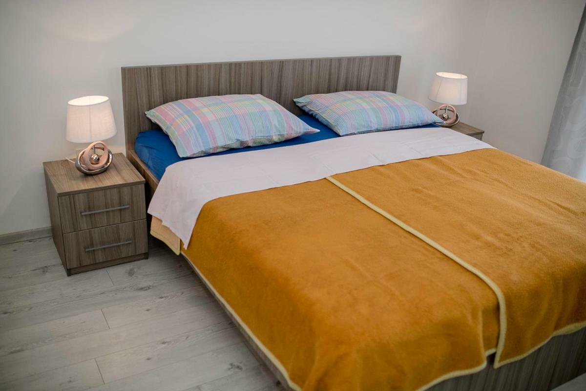 Apartman Jasmina Banjol Exterior photo